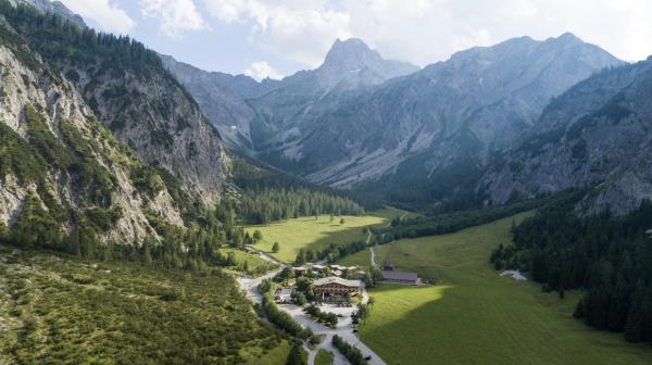 Gramai Alm alpengenuss & natur spa, Book  Hoteller i Tyrol med pool, Swimmingpool