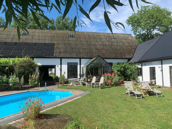 Lunkaberg Bed & Breakfast, Book Bed and Breakfast Gislöv Osterlen