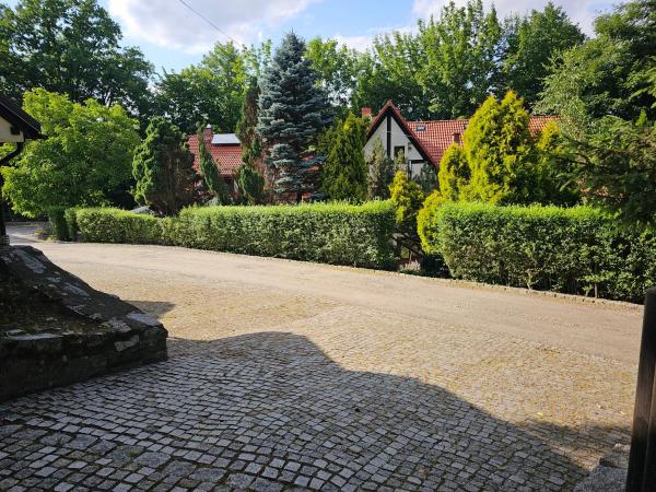 Chata nad Sztolnią, Book Bed and Breakfast Hoteller i Lower Silesia med parkering, Parkering