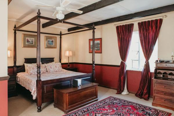 The Historic Pig and Whistle Inn, Book Pension Kenton on Sea Kariega Private Game Reserve
