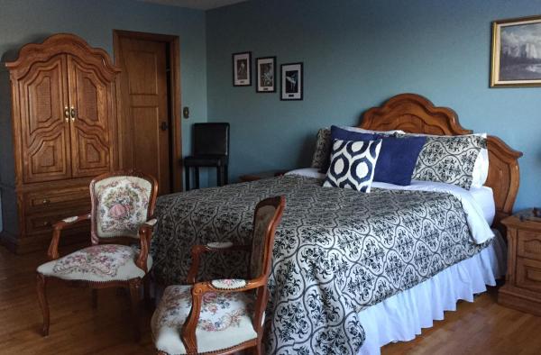 Paola Beauty Farm B&b and Day Spa, Book  Hoteller i Calgary Region med parkering, Parkering