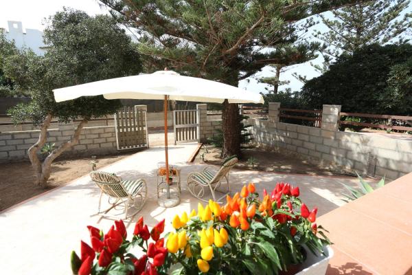 House With 2 Bedrooms in Punta Braccetto, With Furnished Terrace Near the Beach