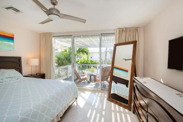 Beach Living at Island Pine Villas BLAW, Book Lejlighed Hoteller i Grand Cayman med pool, Swimmingpool
