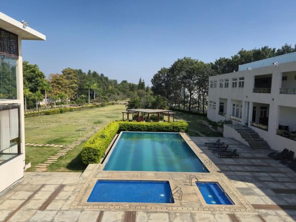 Spree Resort At Century Wintersun, Book Hotel Hoteller i Dod Ballāpur med pool, Swimmingpool