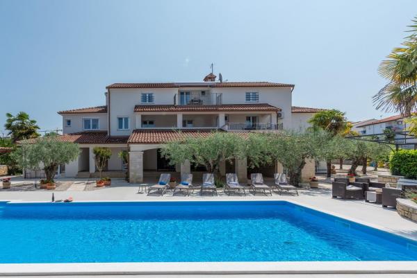 Villa Hope - Apartments with Shared Pool, Book Lejlighed Hoteller i Poreč Riviera med pool, Swimmingpool