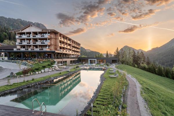Landhotel Rehbach, Book Hotel Hoteller i Tyrol med pool, Swimmingpool