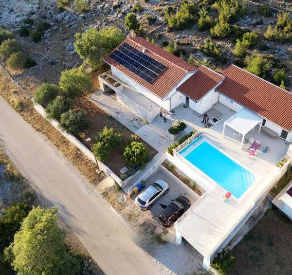 Villa Velim - Stunning view & Heated private pool, Book Villa Hoteller i Zadar County med pool, Swimmingpool