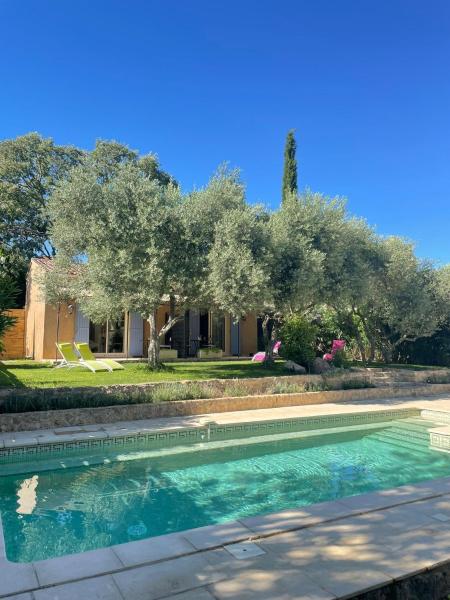 Gîtes en B&B Le Clos de la Cerise, Book Lejlighed Rhône-Alps hoteller med pool, Swimmingpool