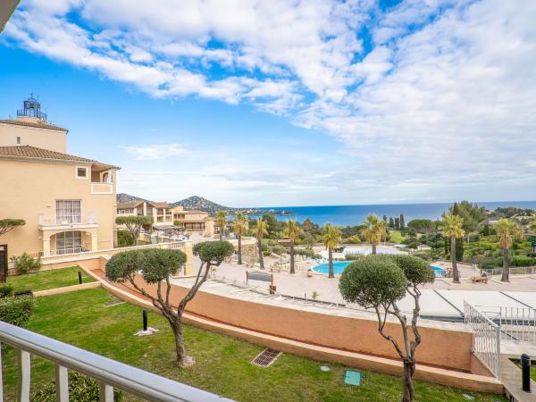 Apartment Le Village - E1 214 by Interhome, Book Lejlighed Hoteller i Var coast med pool, Swimmingpool