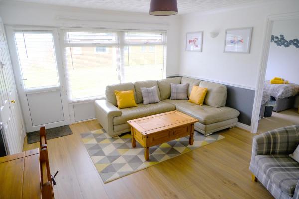 Chalet Bonair Spacious comfortable 2 Bedroom Chalet sleeping 4 Dartmouth, Book Chalet Hemborough Post Devon