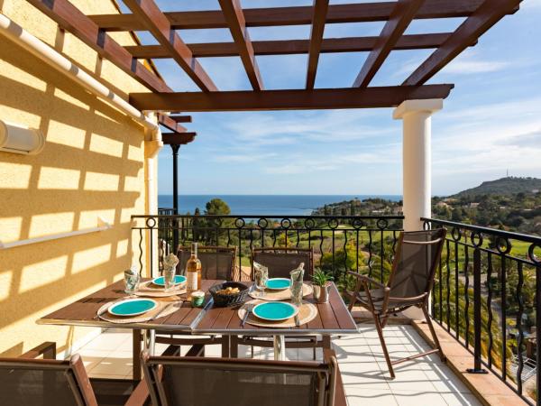 Apartment Le Village - C4319 by Interhome, Book Lejlighed Hoteller i Var coast med pool, Swimmingpool