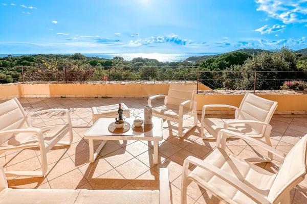 Villa Clementina Di Punta d'Arasu, Book Villa Korsika hoteller med parkering, Parkering