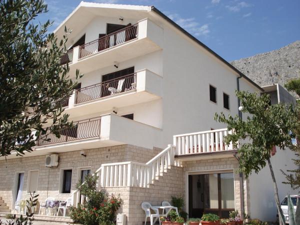 Apartments by the sea Lokva Rogoznica, Omis - 14853, Book Lejlighed Split Region hoteller med parkering, Parkering