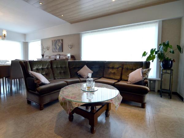 Holiday Home Happy Moments Ruiselede, Book Feriehus Sommerhuse i Brussels, Hytte