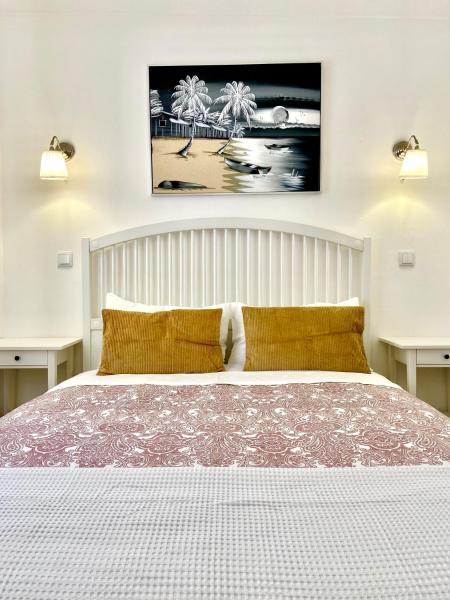 Pirata Milfontes Guest House, Book Hostel / Vandrerhjem Vila Nova de Milfontes 