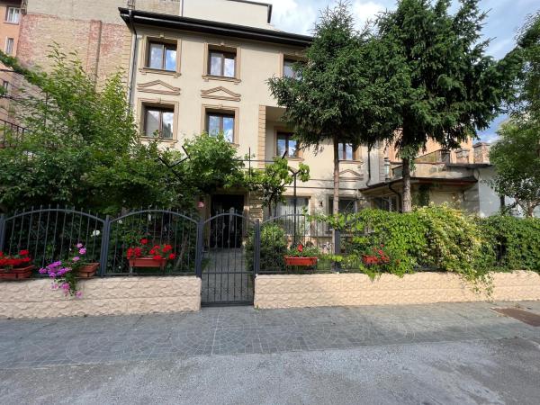 Hotel Boutique Cathedral Plaza Residences room for rent downtown, Book Hotel Sector 1 Bukarest, nær BRD Tower