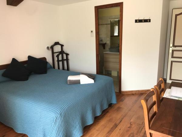 La maison de Laujol, Book Bed and Breakfast Labastide-du-Temple hoteller med pool, Swimmingpool