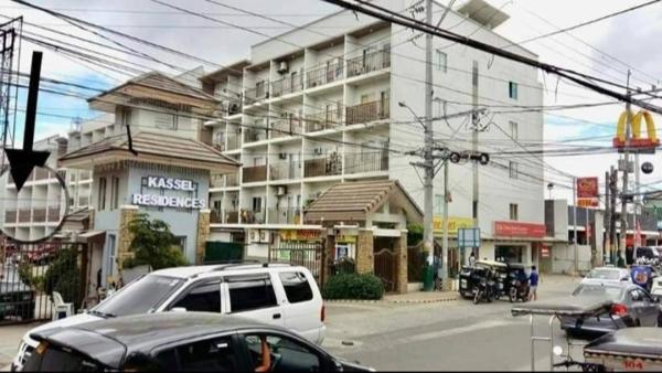 KASELDORZHOSTEL TRANSIENT at Moonwalk Paranaque, Book Værelse i privat hjem Luzon hoteller med parkering, Parkering