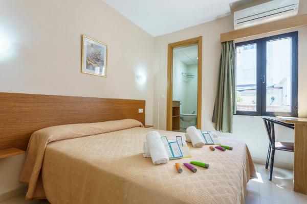 Hostal Costabella powered by Faro Homes, Book Pension Billige hoteller i Fuengirola