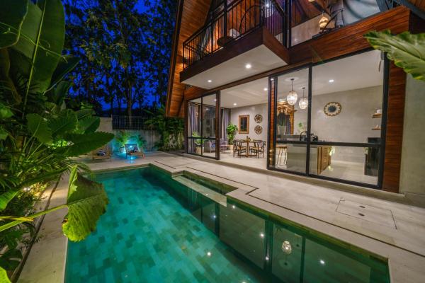 Villa Kirana - Designer 2-bedroom Villa with pool in Pererenan, Book Villa Munggu Sommerhuse, Hytte