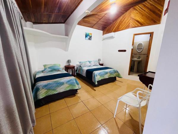 Hostal Neptuno - Poseidon, Book Hotel Puerto Villamil 