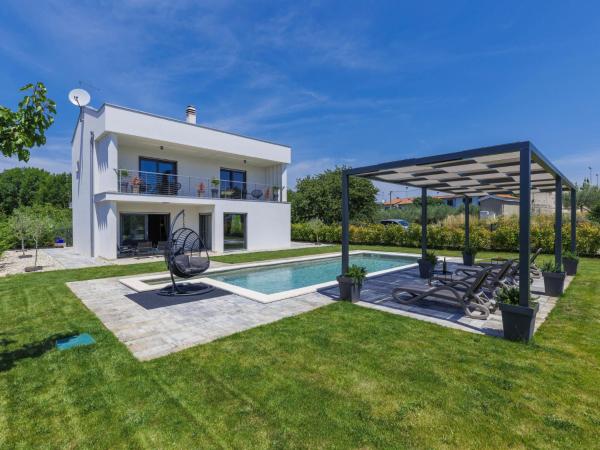 Holiday Home Villa Essea by Interhome, Book Feriehus Hoteller i Central Istria med pool, Swimmingpool