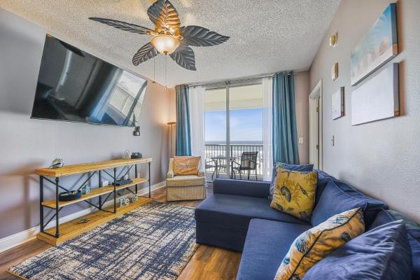 Majestic Beach Resort #204-2 by Book That Condo, Book Feriehus Panhandle Florida hoteller med pool, Swimmingpool