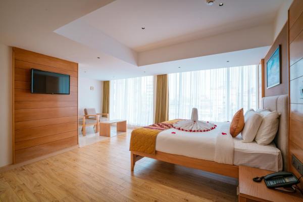 Townbridge Hotels & Suites, Book Hotel Kochi New Delhi