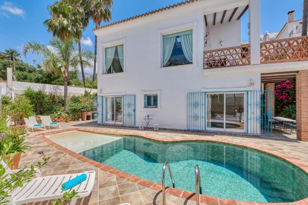 Amapola House Exclusive Private Pool, BBQ & Pet Friendly Torreblanca Fuengirola by Groway Home, Book Lejlighed Hoteller i Costa del Sol med pool, Swimmingpool