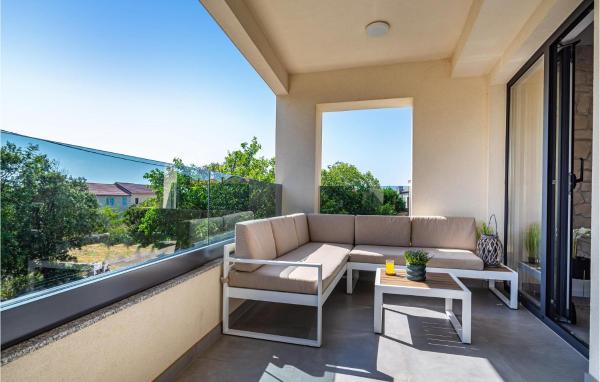 Stunning Home In Zadar With Sauna, Book Feriehus Hoteller i Zadar County med pool, Swimmingpool