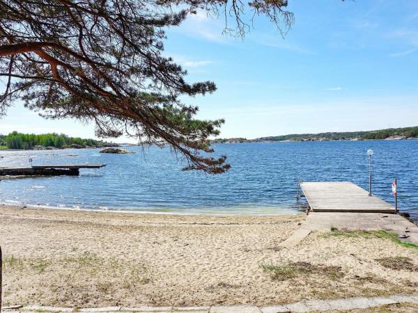 5 person holiday home in STRÖMSTAD, Book Feriehus Stromstad Bohuslan