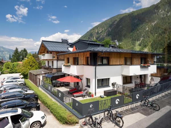 Haus Amelie, Book Hotel Hoteller i Tyrol med parkering, Parkering