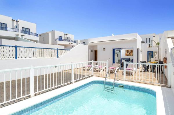 Villa Blanca by Villa Plus, Book Villa Playa Blanca 