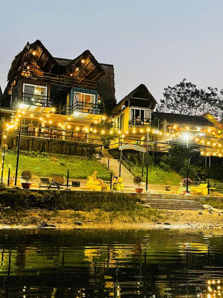 Phong Nha Memory Homestay, Book Værelse i privat hjem Hoteller i Quang Binh med pool, Swimmingpool