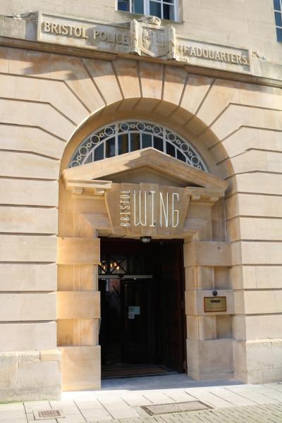 The Bristol Wing, Book Hostel / Vandrerhjem Broadmead Bristol