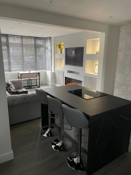 VA Home Stay - Close to Luton Airport, M1 & A505, Book Værelse i privat hjem Luton Bedfordshire