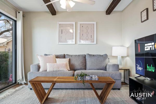 Walk to Zilker Patio w a View Elevated Balcony, Book Feriehus Villaer i Austin, Villa