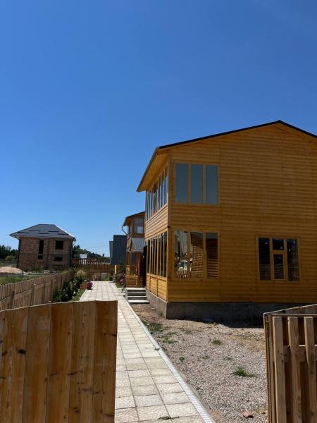 WooD_House_Issyk-Kul, Book Feriehus Tamchy Sommerhuse, Hytte