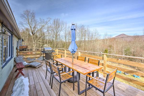 Catskills Cottage with Deck, 7 Mi to Hunter Mtn, Book Feriehus  
