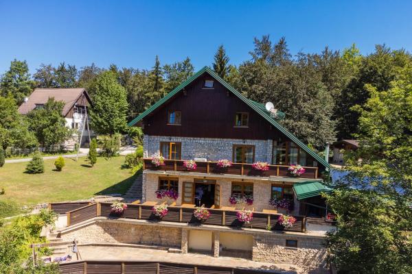 Golden Lakes Rooms, Book Pension Jezerce 