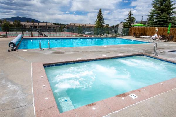 Meadow Ridge Court 8 Unit 6, Book Feriehus Winter Park - Fraser hoteller med pool, Swimmingpool