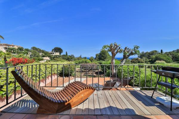 Provenzalisches Haus La Figue - Strandnah mit Pool und privatem Garten mit Meerblick by Riviera HomeLife, Book Feriehus Hoteller i Var coast med pool, Swimmingpool