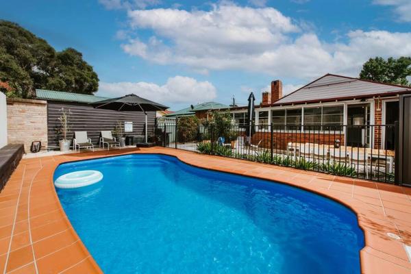 'Mortimer Gardens' Country Charm in the Heart of Mudgee, Book Feriehus Putta Bucca Villas, Villa