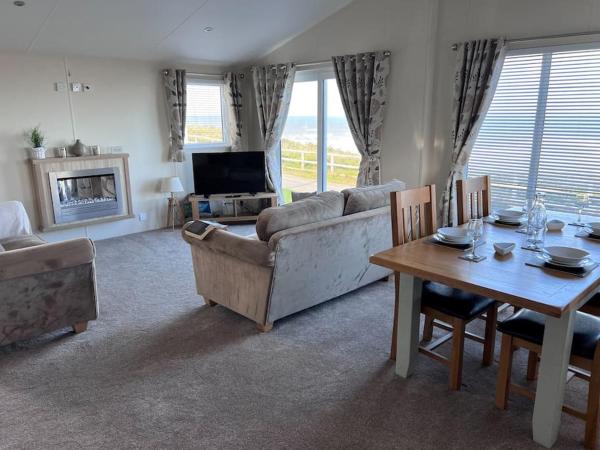 Beautiful 2-Bedroom Lodge with Spectacular Views, Book Feriehus Hoteller i Teesside med pool, Swimmingpool