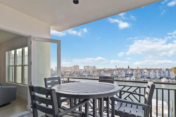 4b/3b Brand New Waterfront - The Harbor #405, Book Feriehus Villaer i Florida, Villa
