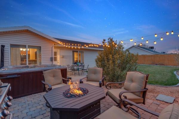310 La Verkin Private Hot Tub, Spacious yard, near Zion National Park and St George, Book Feriehus  