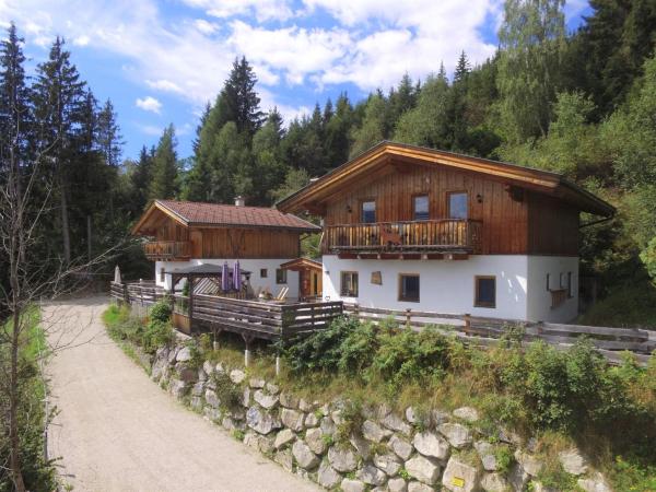 Lisa und Emely, Book Chalet Piesendorf Lake Zell