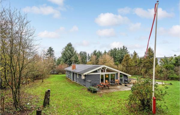 4 Bedroom Beautiful Home In Spøttrup, Book Feriehus Hoteller i Nordjylland med parkering, Parkering