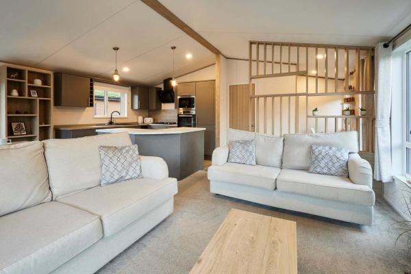 Loki's Retreat Lodge with Hot Tub, Book Feriehus  