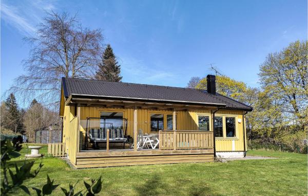 2 Bedroom Stunning Home In Hällingsjö, Book Feriehus  